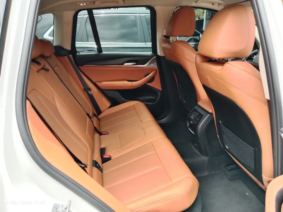 Foto Mobil Bekas Kabin Belakang BMW X3 2.0 Xdrive20i Xline tahun 2023