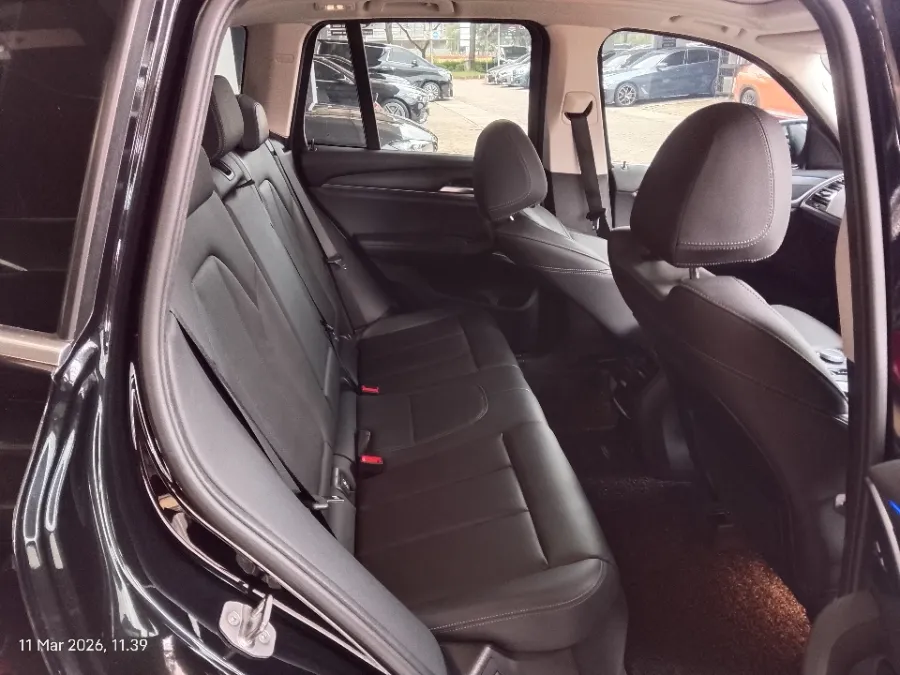 Foto Mobil Bekas Kabin Belakang BMW X3 2.0 Xdrive20i Xline tahun 2023