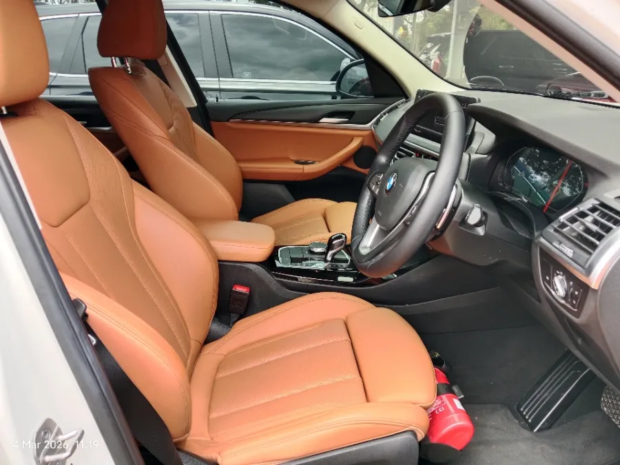 Foto Mobil Bekas Kabin Depan BMW X3 2.0 Xdrive20i Xline tahun 2023