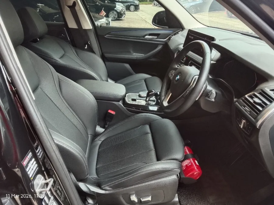 Foto Mobil Bekas Kabin Depan BMW X3 2.0 Xdrive20i Xline tahun 2023