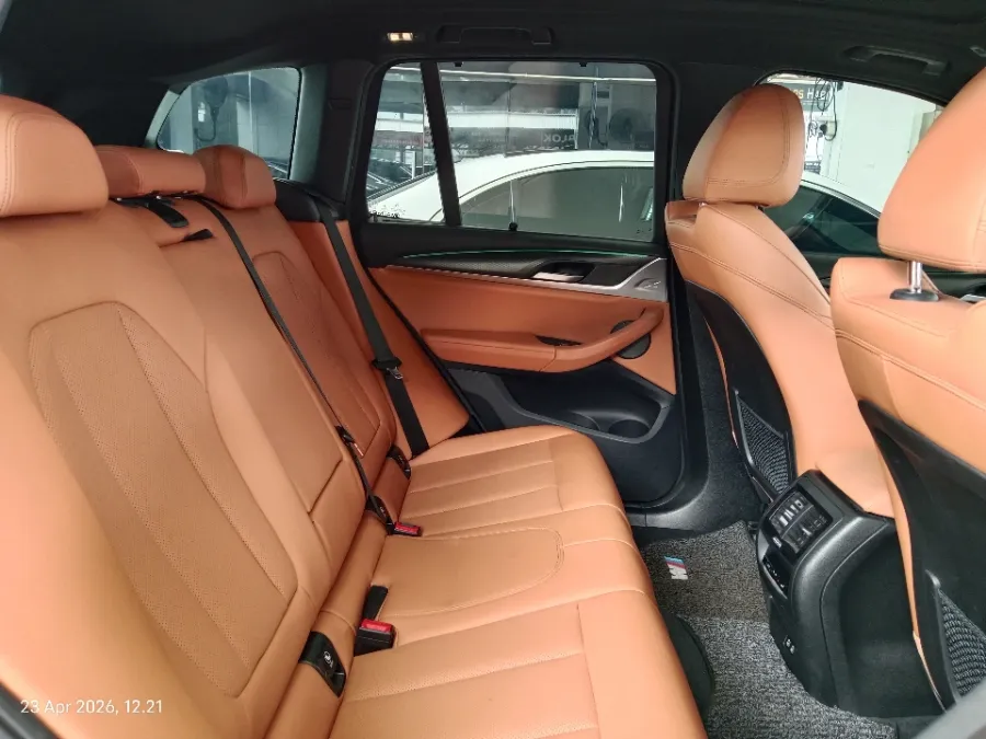 Foto Mobil Bekas Kabin Belakang BMW X3 2.0 Xdrive30i tahun 2022