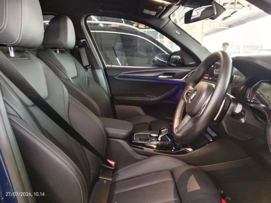 Foto Mobil Bekas Kabin Depan BMW X3 2.0 Xdrive30i tahun 2022