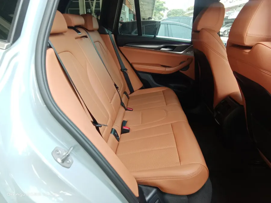 Foto Mobil Bekas Kabin Belakang BMW X3 2.0 Xdrive30i tahun 2023