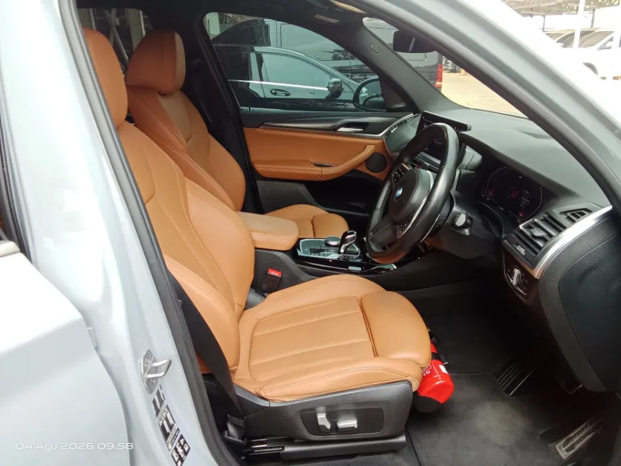 Foto Mobil Bekas Kabin Depan BMW X3 2.0 Xdrive30i tahun 2023