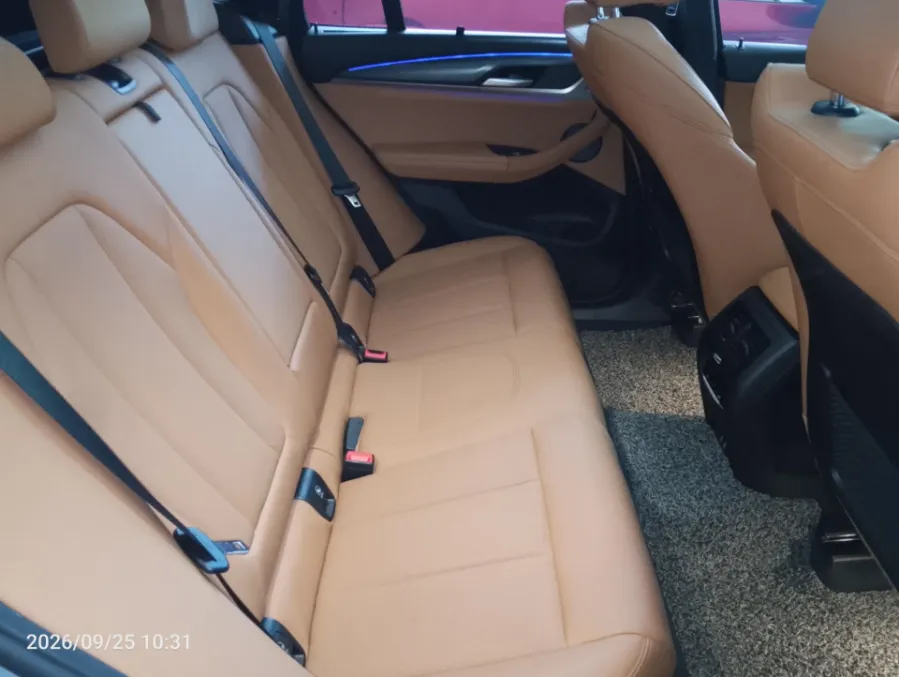 Foto Mobil Bekas Kabin Belakang BMW X3 2.0 Xdrive30i tahun 2024