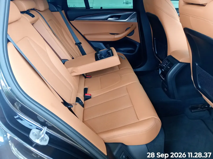 Foto Mobil Bekas Kabin Belakang BMW X3 2.0 Xdrive30i tahun 2024
