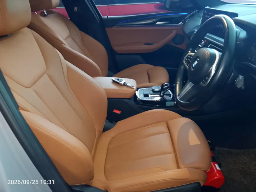 Foto Mobil Bekas Kabin Depan BMW X3 2.0 Xdrive30i tahun 2024