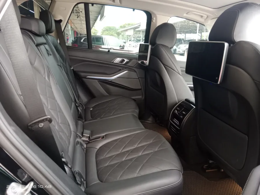 Foto Mobil Bekas Kabin Belakang BMW X5 2.0 tahun 2023