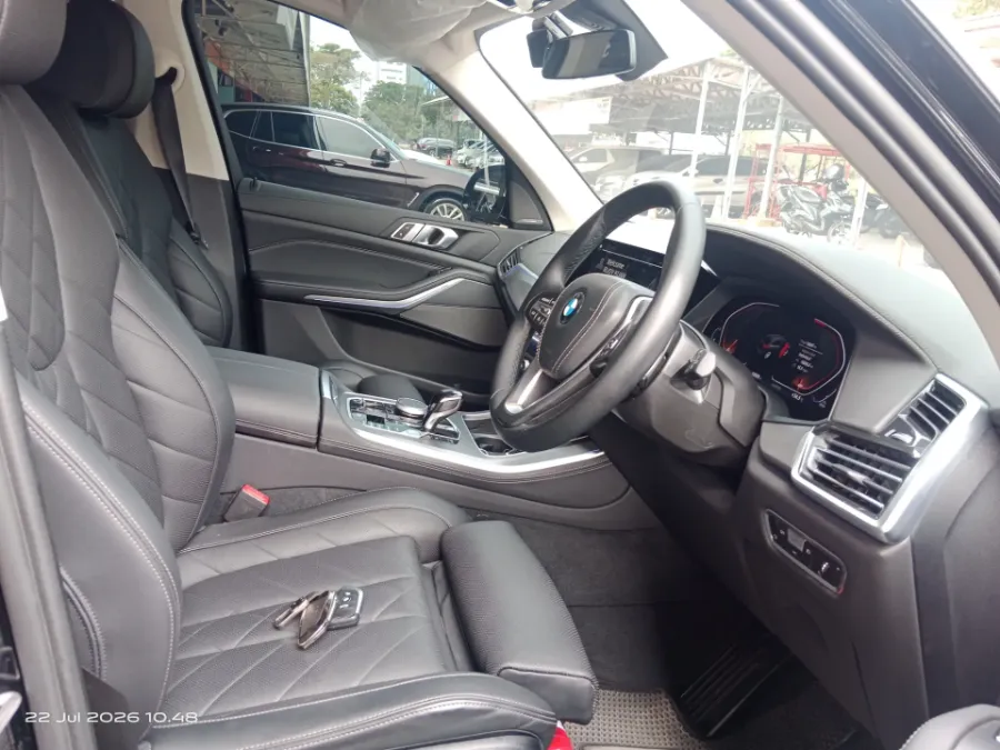 Foto Mobil Bekas Kabin Depan BMW X5 2.0 tahun 2023