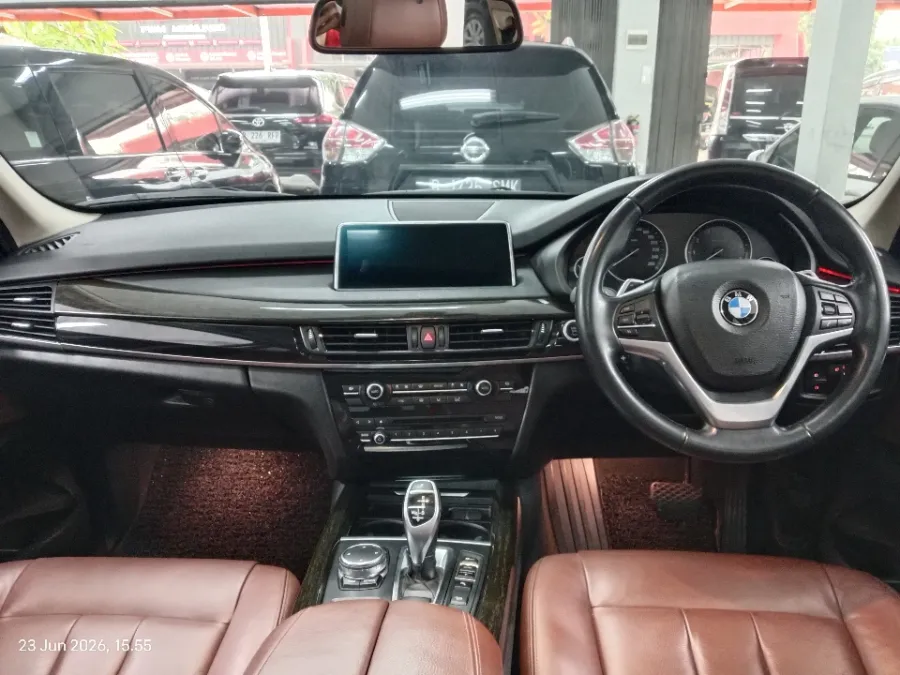 Foto Mobil Bekas Dashboard BMW X5 3.0 tahun 2015