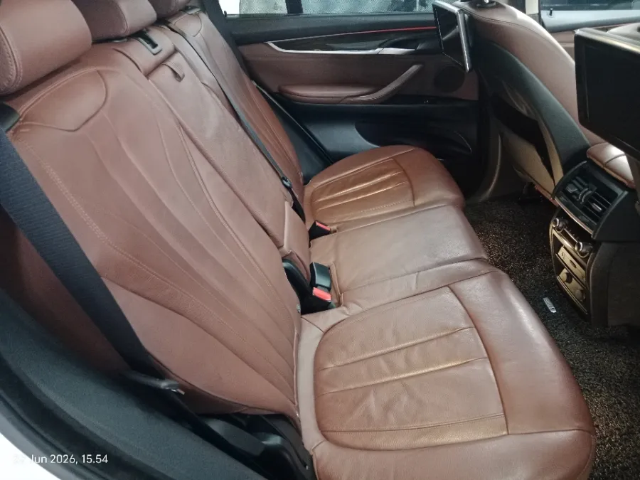 Foto Mobil Bekas Kabin Belakang BMW X5 3.0 tahun 2015
