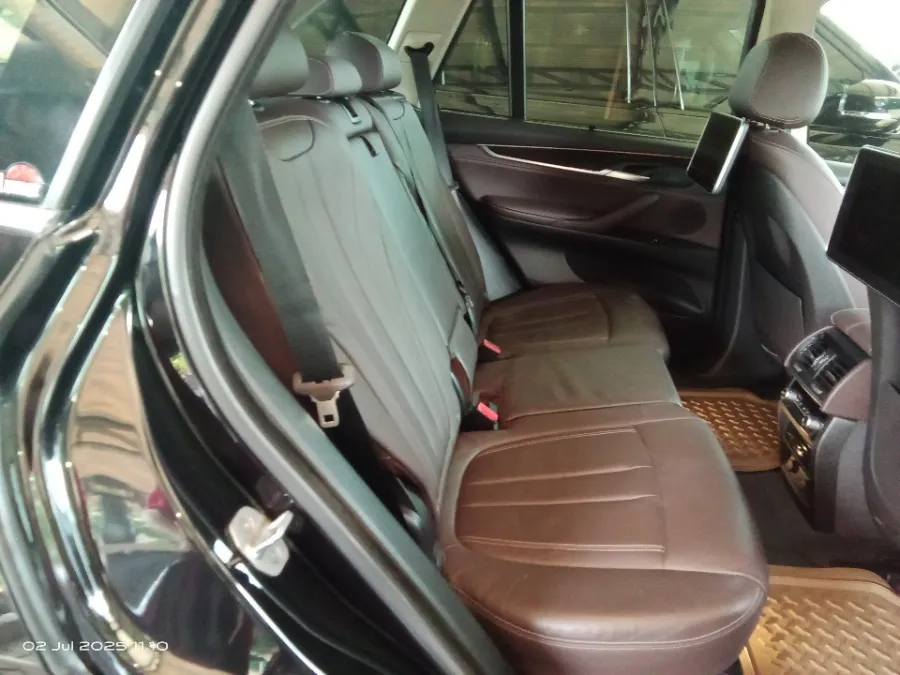 Foto Mobil Bekas Kabin Belakang BMW X5 3.0 tahun 2018
