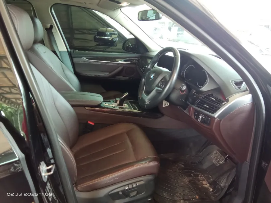 Foto Mobil Bekas Kabin Depan BMW X5 3.0 tahun 2018
