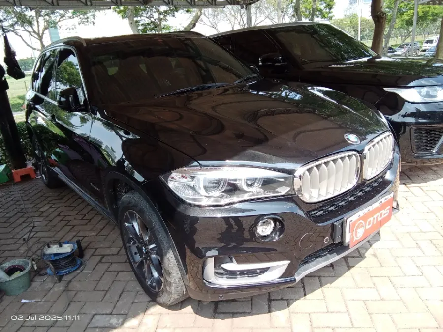 Foto Mobil Bekas Kanan Depan BMW X5 3.0 tahun 2018