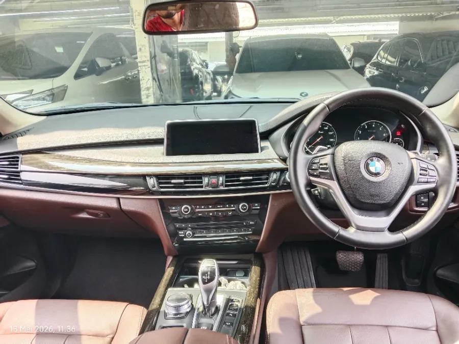 Foto Mobil Bekas Dashboard BMW X5 3.0 Xdrive35i Executive tahun 2018