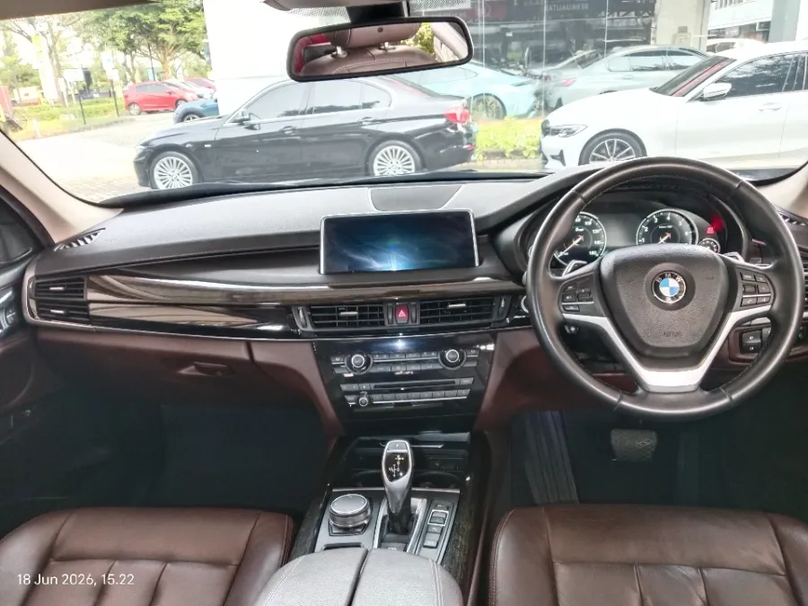 Foto Mobil Bekas Dashboard BMW X5 3.0 Xdrive35i Executive tahun 2018