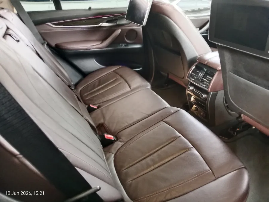 Foto Mobil Bekas Kabin Belakang BMW X5 3.0 Xdrive35i Executive tahun 2018