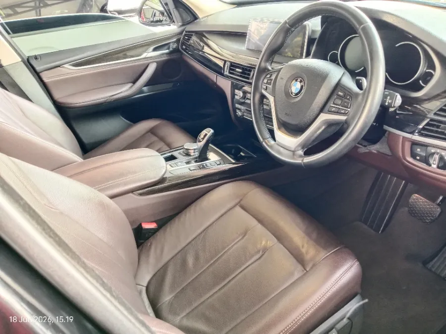 Foto Mobil Bekas Kabin Depan BMW X5 3.0 Xdrive35i Executive tahun 2018