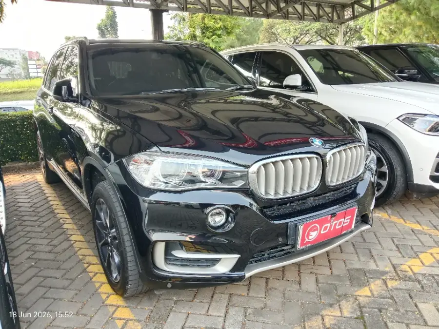 Foto Mobil Bekas Kanan Depan BMW X5 3.0 Xdrive35i Executive tahun 2018