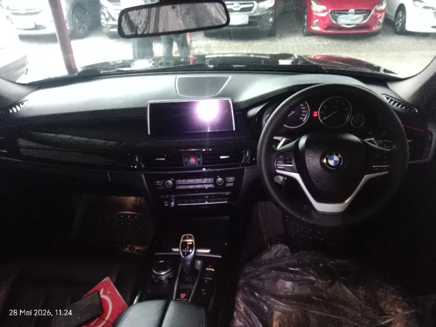 Foto Mobil Bekas Dashboard BMW X5 3.0 Xdrive35i Xline tahun 2014
