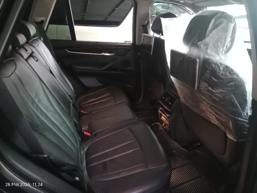 Foto Mobil Bekas Kabin Belakang BMW X5 3.0 Xdrive35i Xline tahun 2014