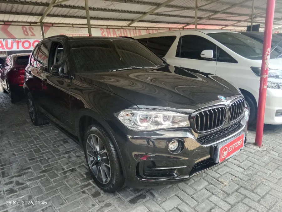 Foto Mobil Bekas Kanan Depan BMW X5 3.0 Xdrive35i Xline tahun 2014