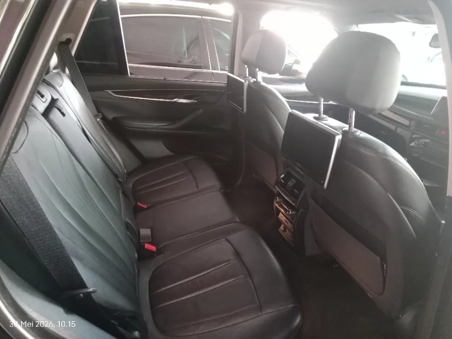 Foto Mobil Bekas Kabin Belakang BMW X5 3.0 Xdrive35i Xline tahun 2015