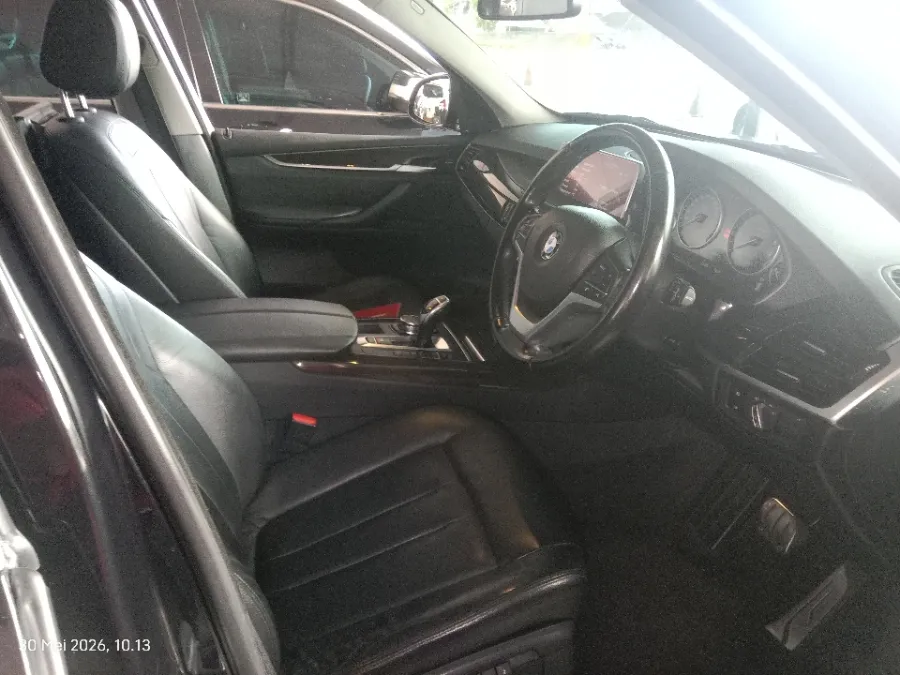 Foto Mobil Bekas Kabin Depan BMW X5 3.0 Xdrive35i Xline tahun 2015