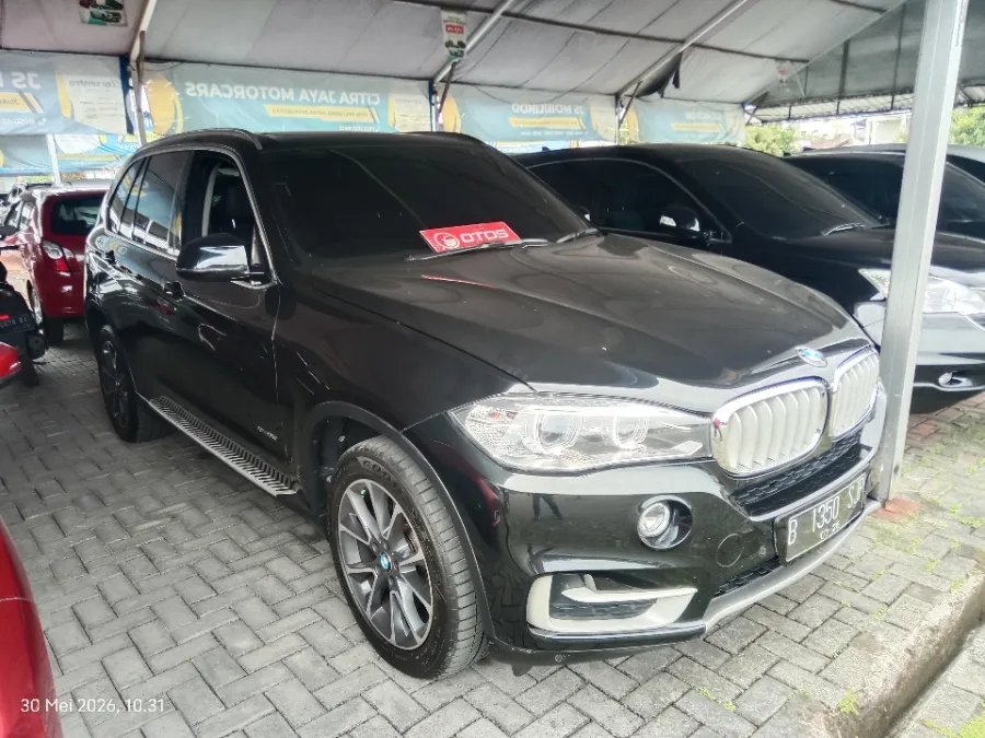 Foto Mobil Bekas Kanan Depan BMW X5 3.0 Xdrive35i Xline tahun 2015