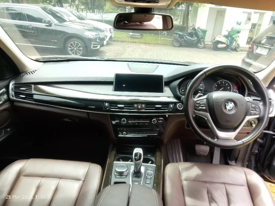 Foto Mobil Bekas Dashboard BMW X5 3.0 Xdrive35i Xline tahun 2017