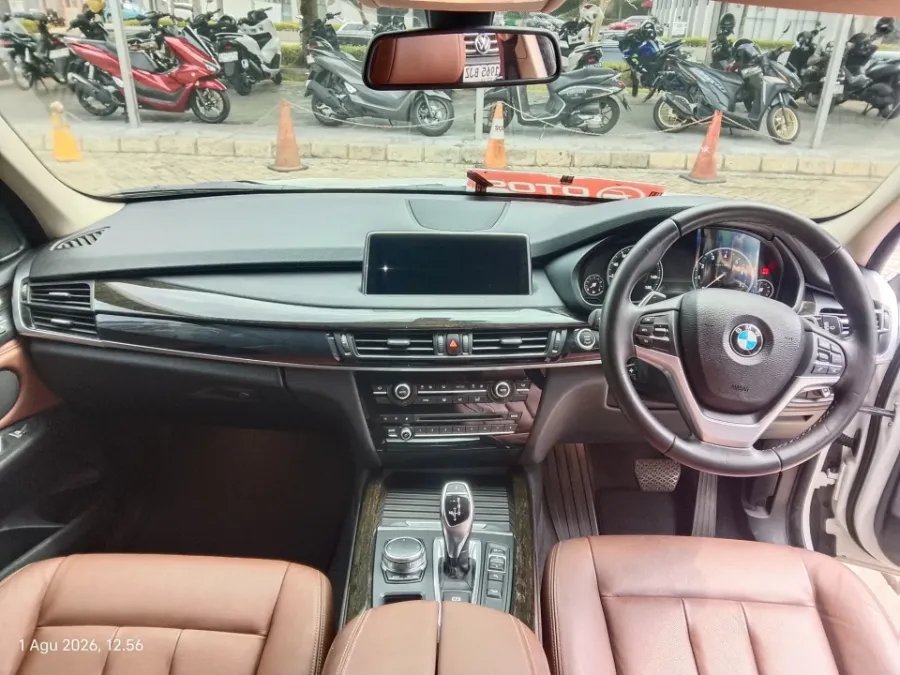 Foto Mobil Bekas Dashboard BMW X5 3.0 Xdrive35i Xline tahun 2017