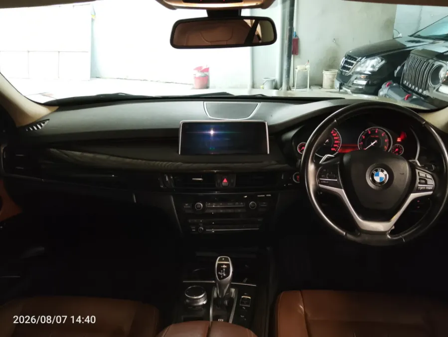 Foto Mobil Bekas Dashboard BMW X5 3.0 Xdrive35i Xline tahun 2017