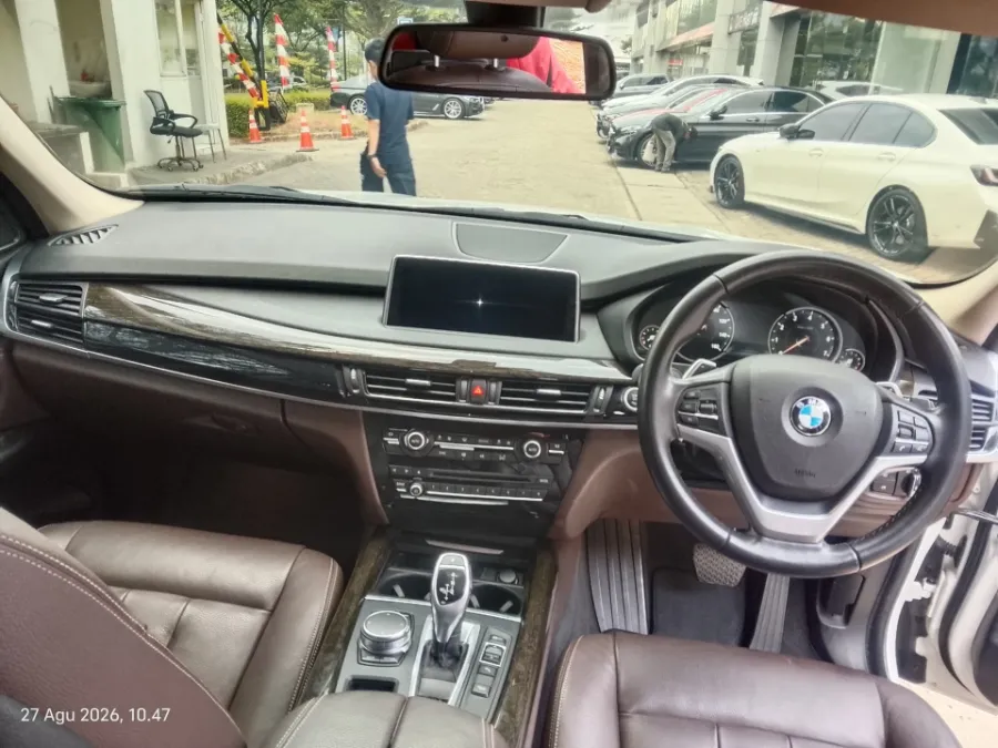 Foto Mobil Bekas Dashboard BMW X5 3.0 Xdrive35i Xline tahun 2017