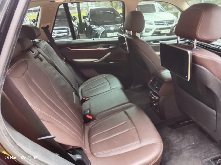 Foto Mobil Bekas Kabin Belakang BMW X5 3.0 Xdrive35i Xline tahun 2017