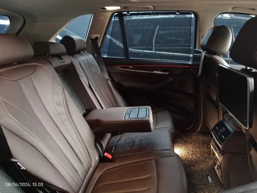 Foto Mobil Bekas Kabin Belakang BMW X5 3.0 Xdrive35i Xline tahun 2017