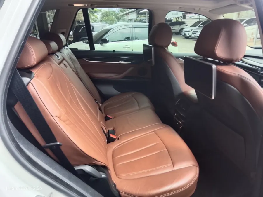 Foto Mobil Bekas Kabin Belakang BMW X5 3.0 Xdrive35i Xline tahun 2017