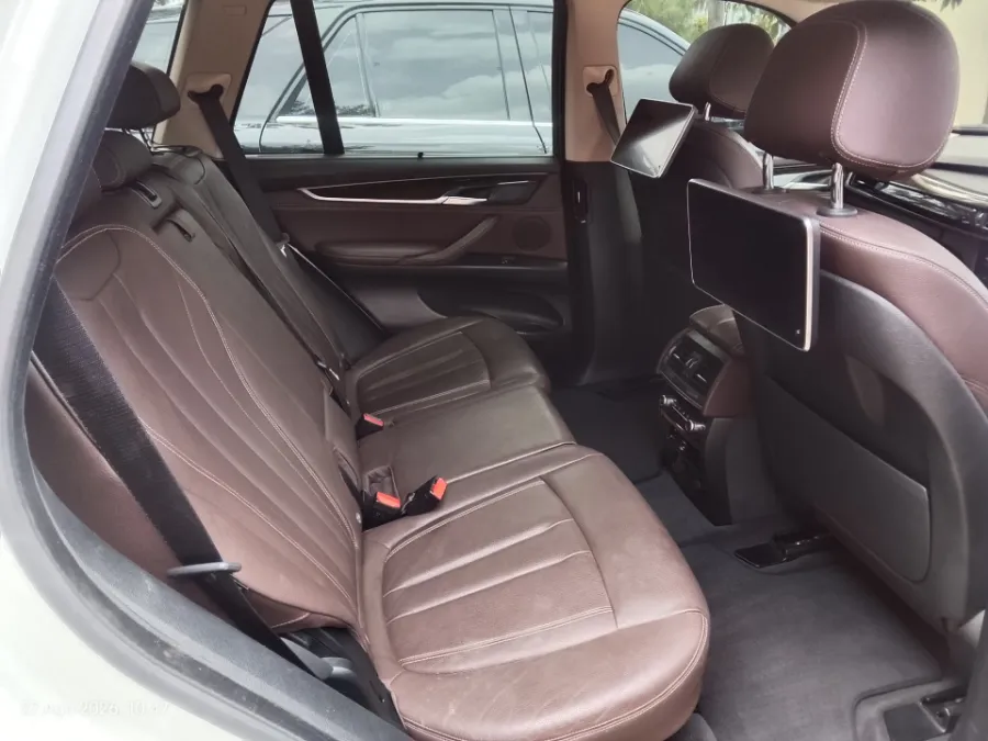Foto Mobil Bekas Kabin Belakang BMW X5 3.0 Xdrive35i Xline tahun 2017
