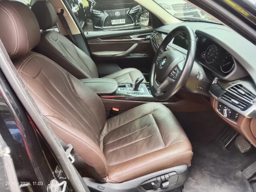 Foto Mobil Bekas Kabin Depan BMW X5 3.0 Xdrive35i Xline tahun 2017