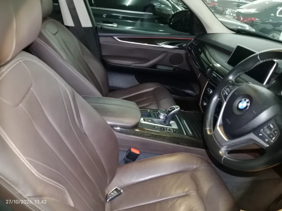 Foto Mobil Bekas Kabin Depan BMW X5 3.0 Xdrive35i Xline tahun 2017