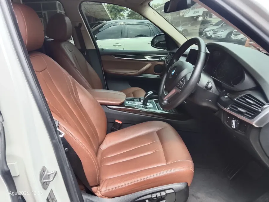 Foto Mobil Bekas Kabin Depan BMW X5 3.0 Xdrive35i Xline tahun 2017