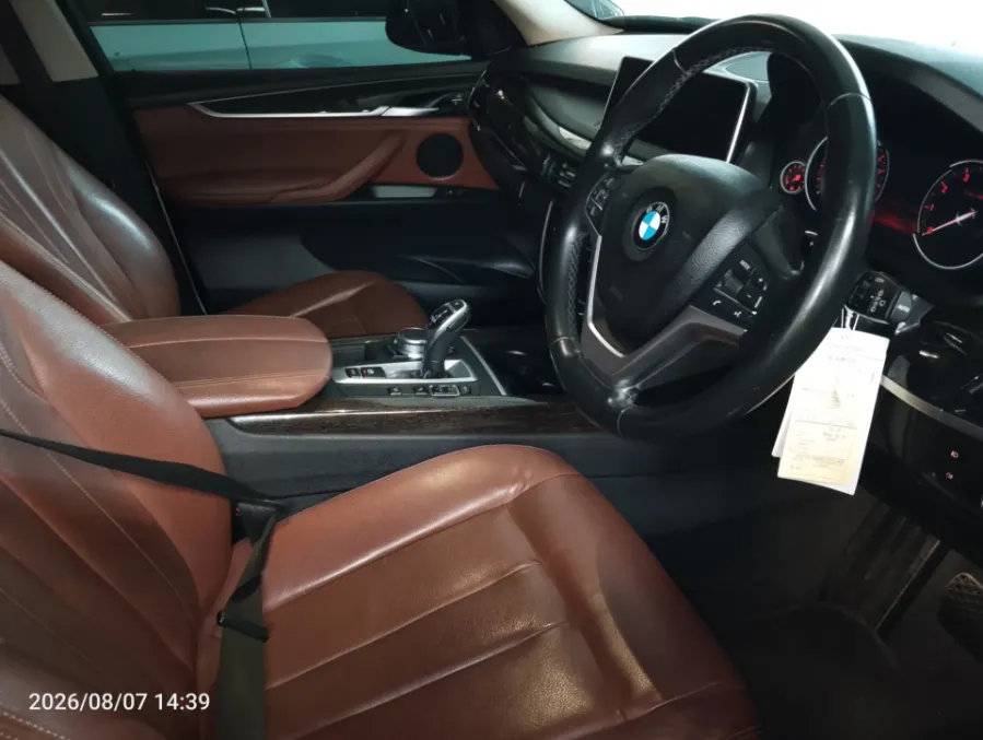 Foto Mobil Bekas Kabin Depan BMW X5 3.0 Xdrive35i Xline tahun 2017