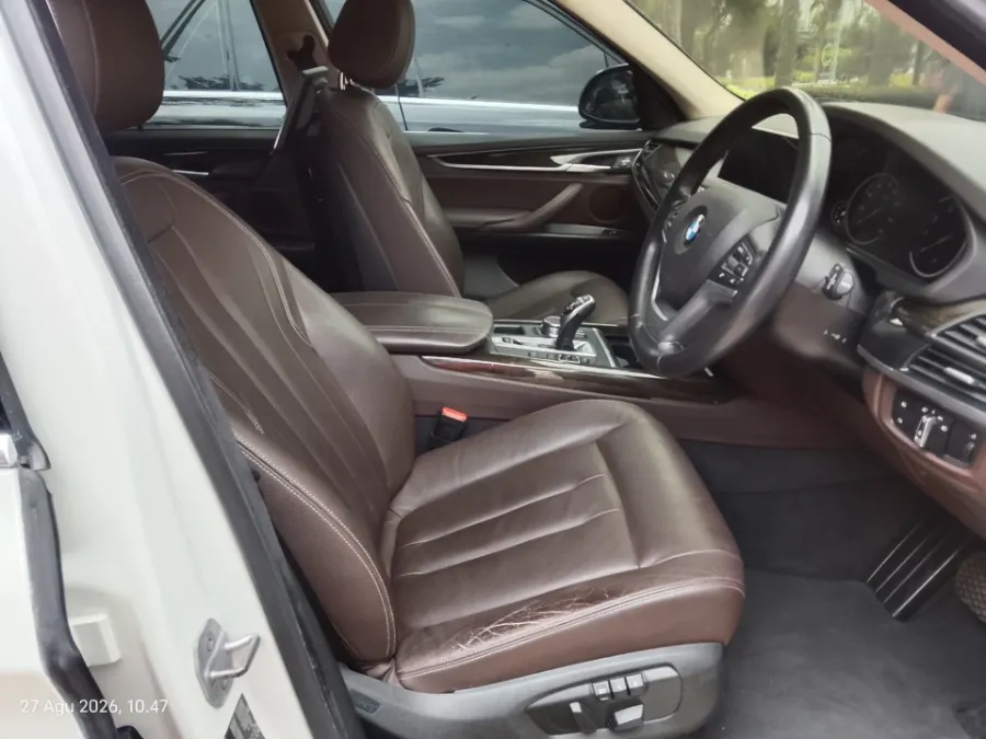 Foto Mobil Bekas Kabin Depan BMW X5 3.0 Xdrive35i Xline tahun 2017
