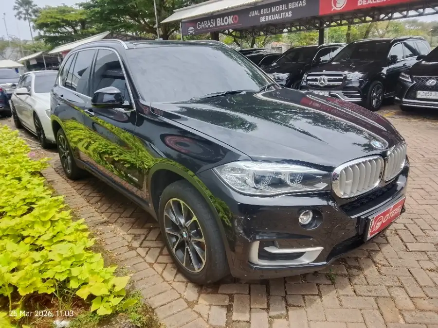 Foto Mobil Bekas Kanan Depan BMW X5 3.0 Xdrive35i Xline tahun 2017