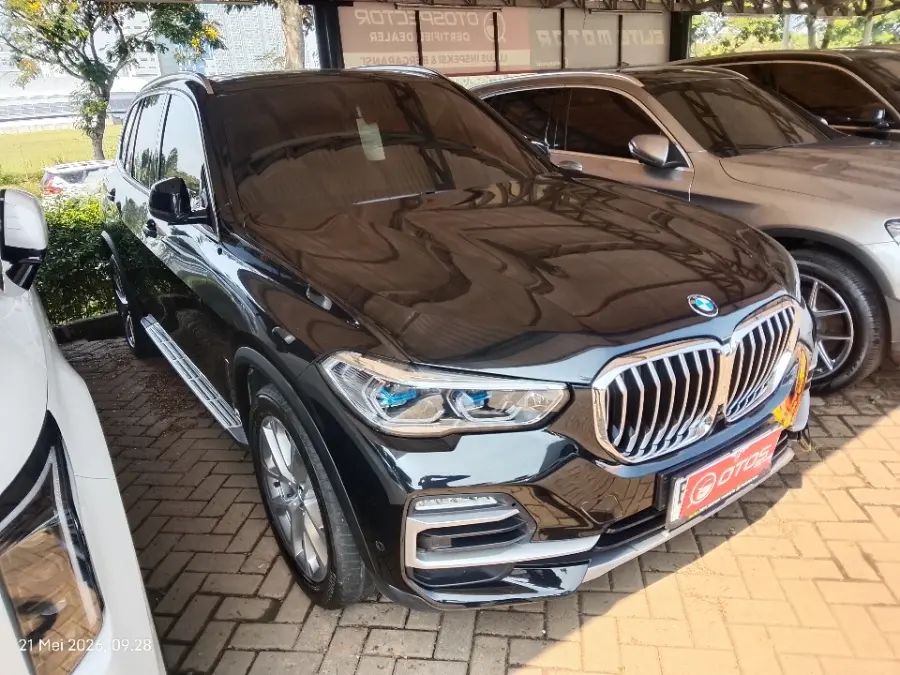 Foto Mobil Bekas Kanan Depan BMW X5 3.0 Xdrive40i Xline tahun 2019