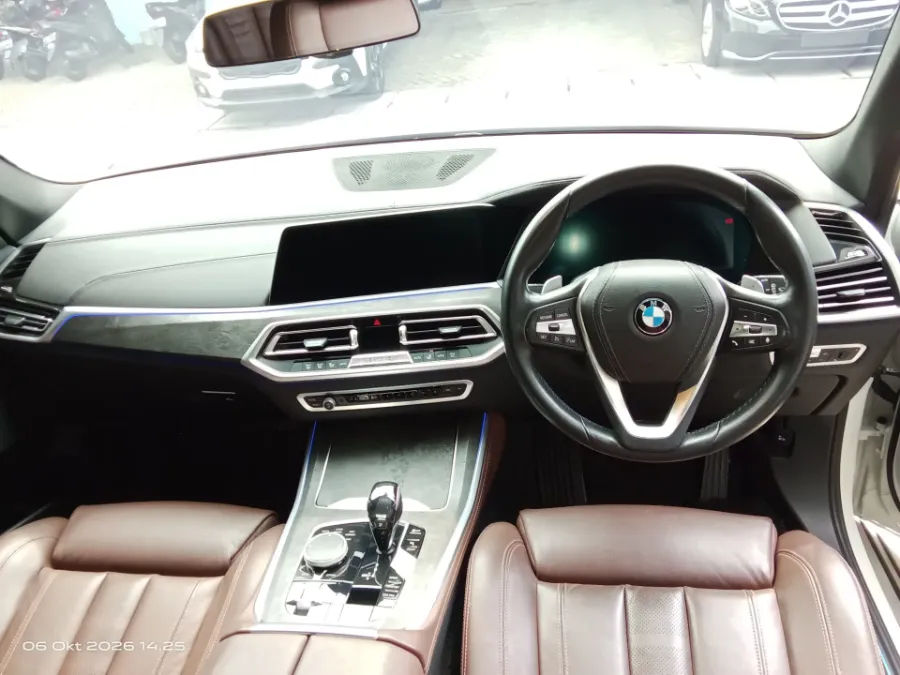 Foto Mobil Bekas Dashboard BMW X5 3.0 Xdrive40i Xline tahun 2020