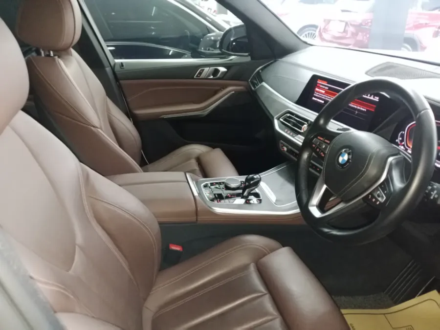 Foto Mobil Bekas Kabin Depan BMW X5 3.0 Xdrive40i Xline tahun 2020