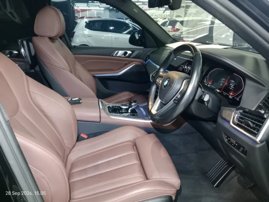 Foto Mobil Bekas Kabin Depan BMW X5 3.0 Xdrive40i Xline tahun 2020