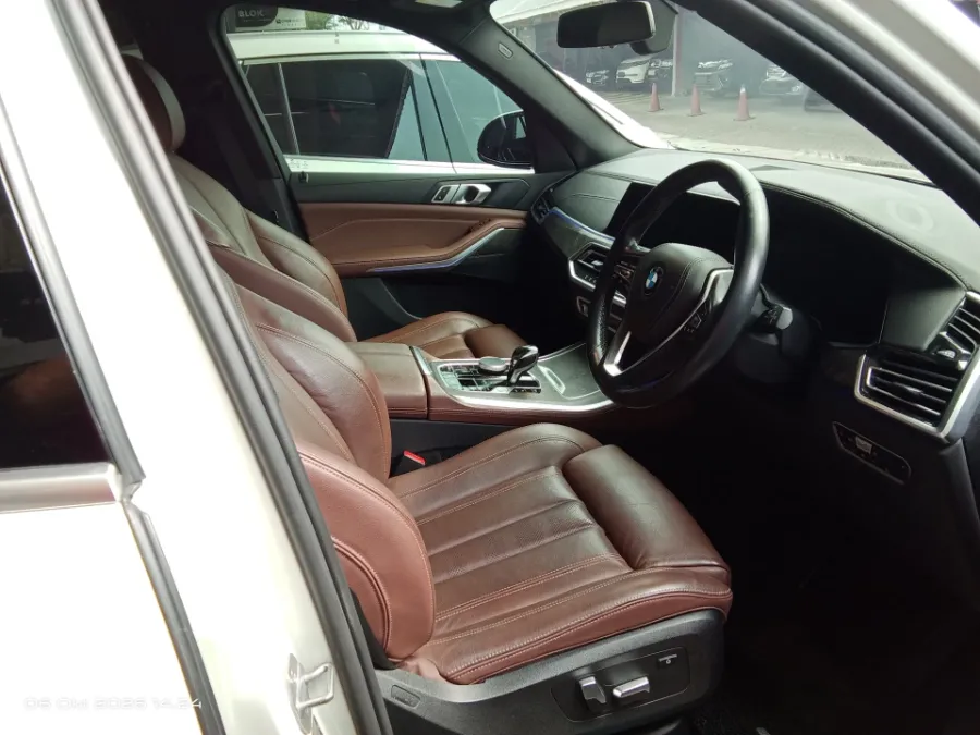 Foto Mobil Bekas Kabin Depan BMW X5 3.0 Xdrive40i Xline tahun 2020