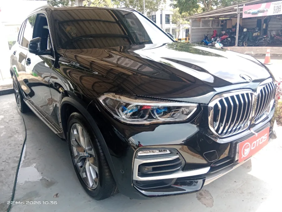 Foto Mobil Bekas Kanan Depan BMW X5 3.0 Xdrive40i Xline tahun 2020