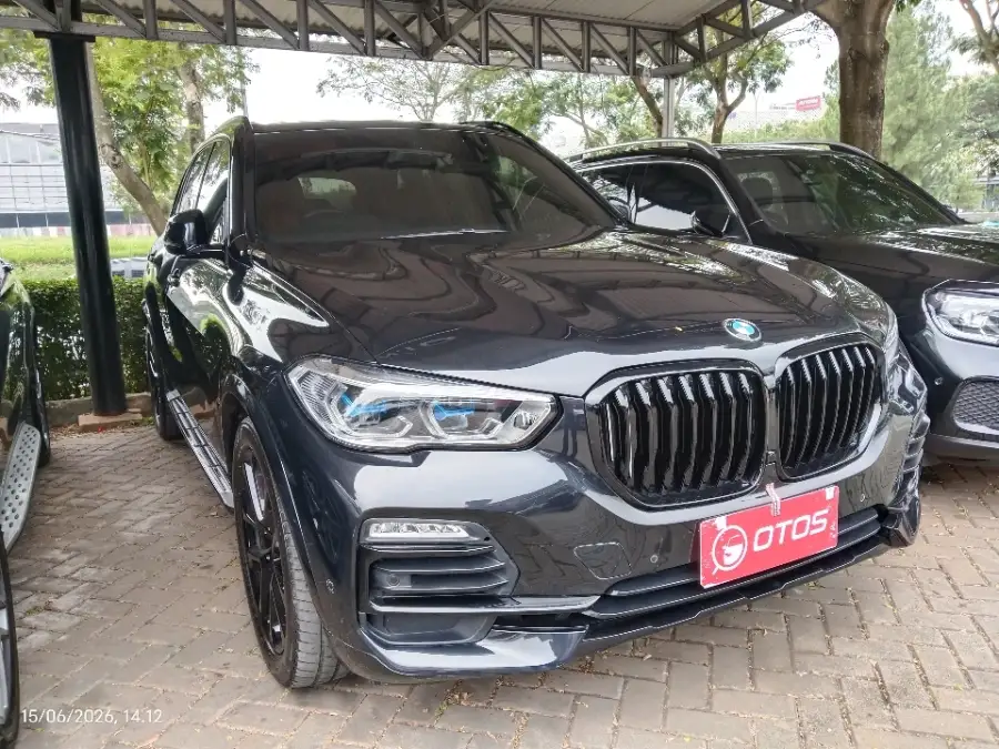 Foto Mobil Bekas Kanan Depan BMW X5 3.0 Xdrive40i Xline tahun 2020